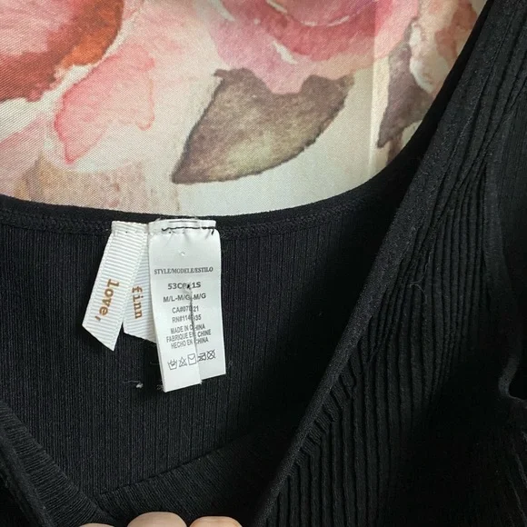 M/L ribbed romper​​​​​ - Picture 3 of 6